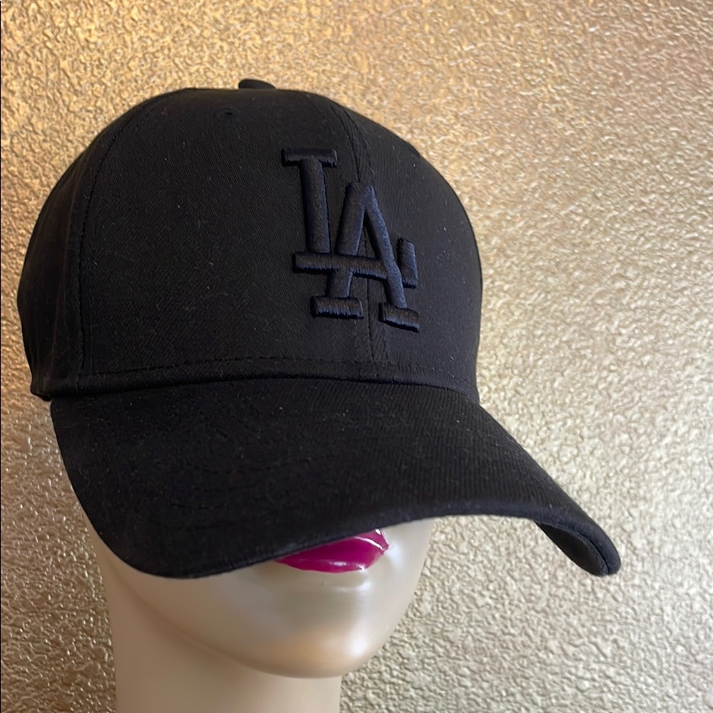 New Era Curved Brim Black Logo39 THIRTY Essential LA Dodgers MLB  fitted hat